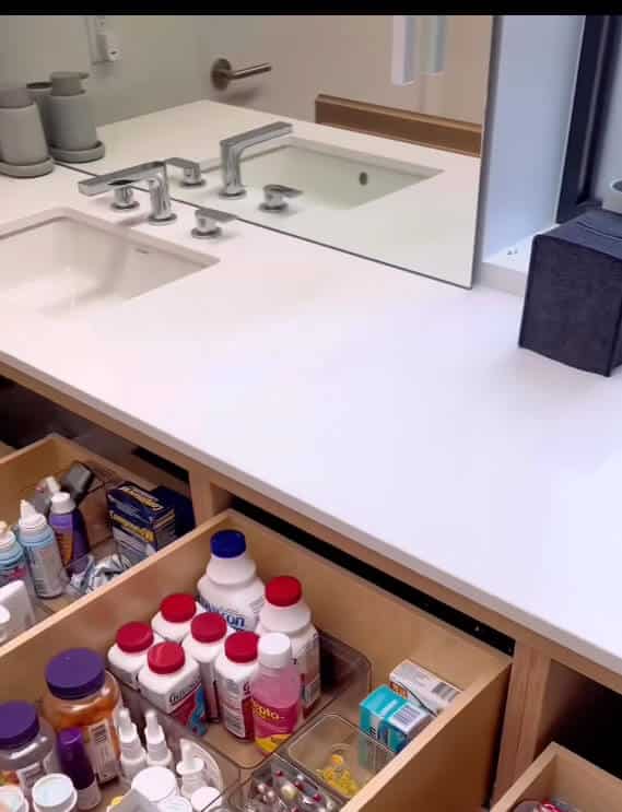 How to organize the bathroom drawers?