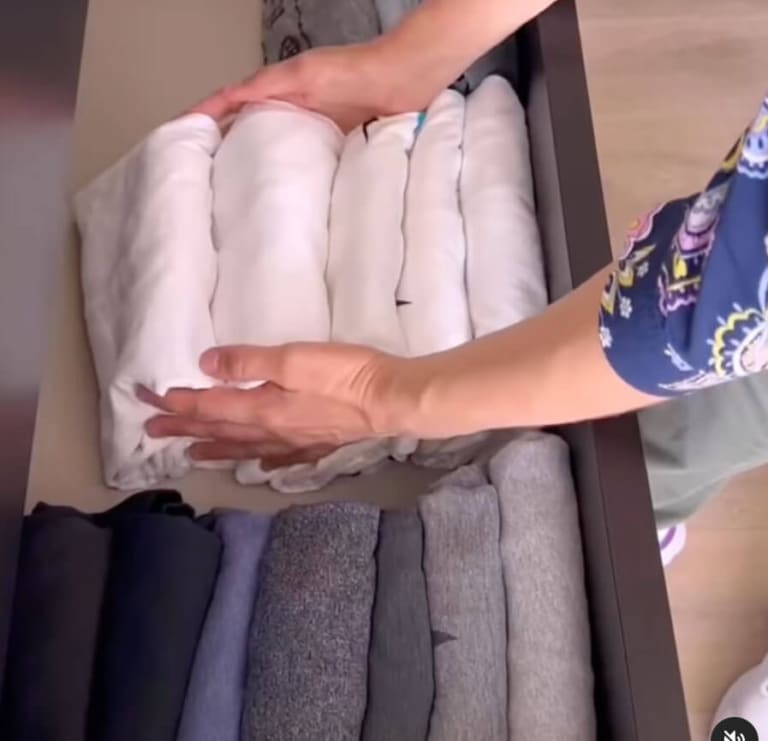 how-hold-clothes