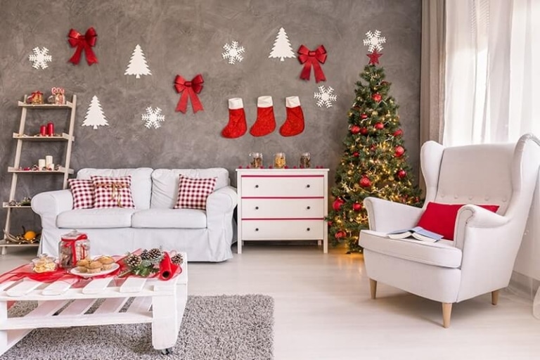 A living room with Christmas decorations as illustration for Holiday decorating services