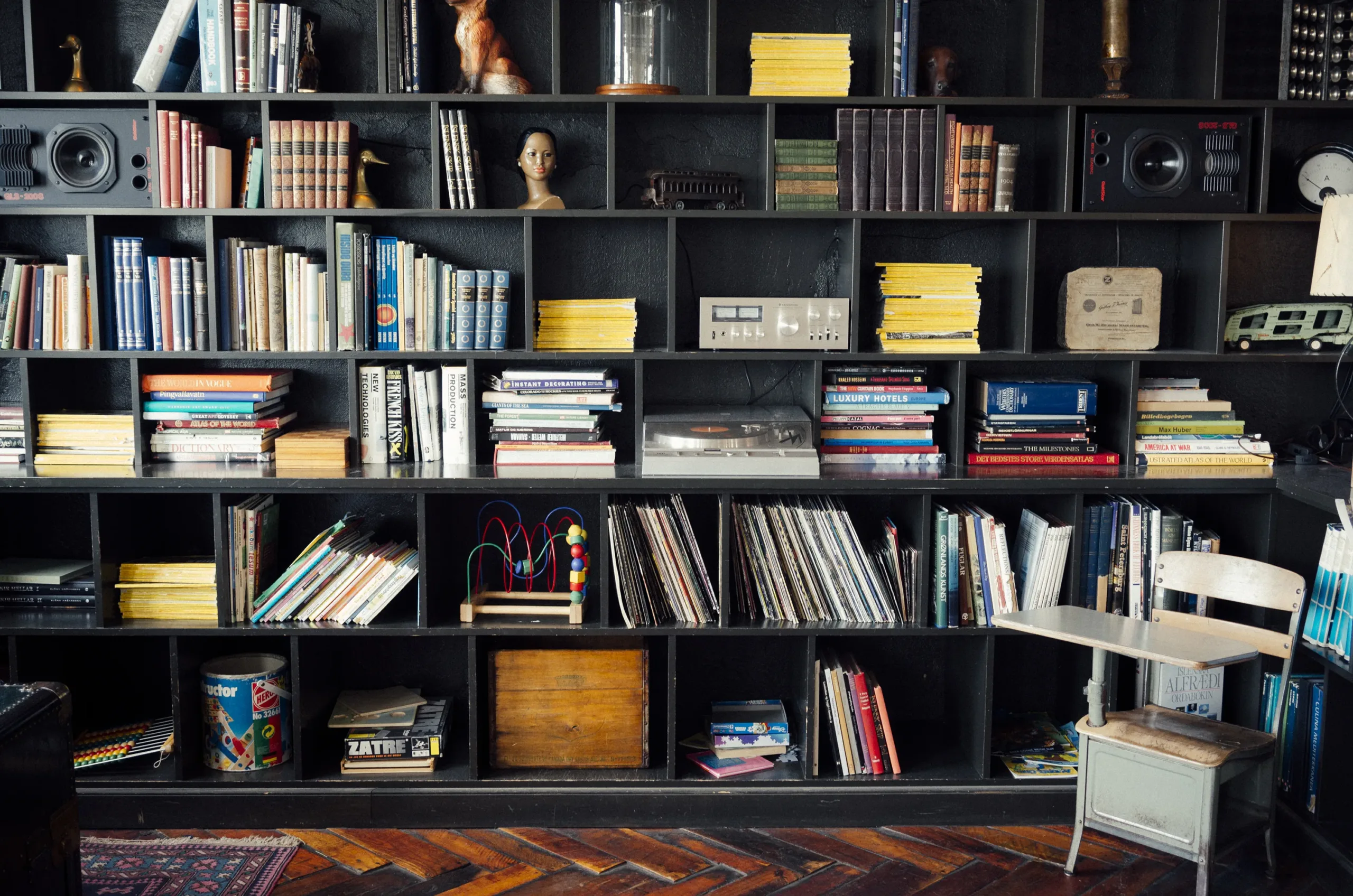 Bookshelf with books and decorative items. Illustration for blog post Decluttering and Organizing