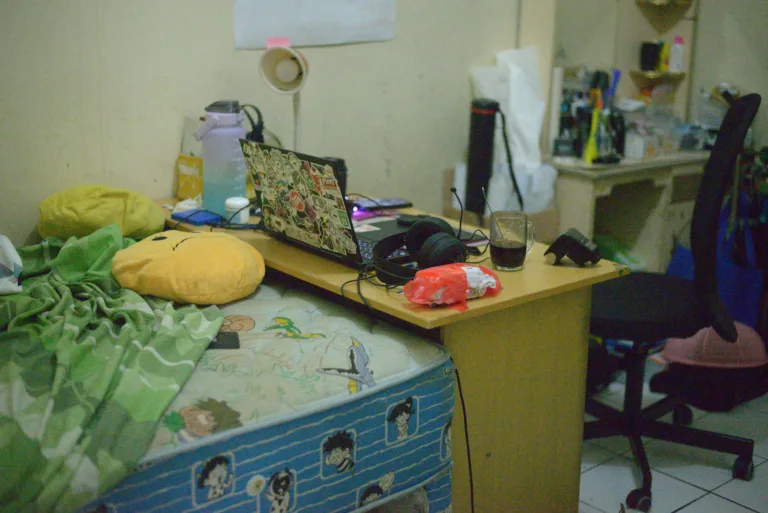 Conquer the Chaos: 7 Easy Steps to a Perfectly Organized Teen Room 2 Conquer the Chaos: 7 Easy Steps to a Perfectly Organized Teen Room - Harmony Home Organizing