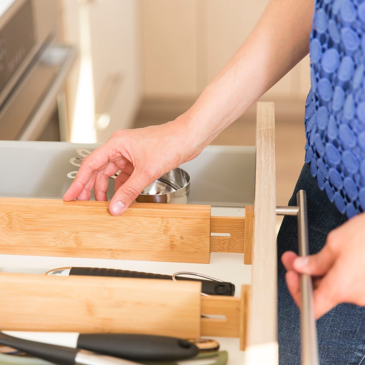 kitchen-drawers-deep-enough-for-big-pots-and-pans-perfectly-placed