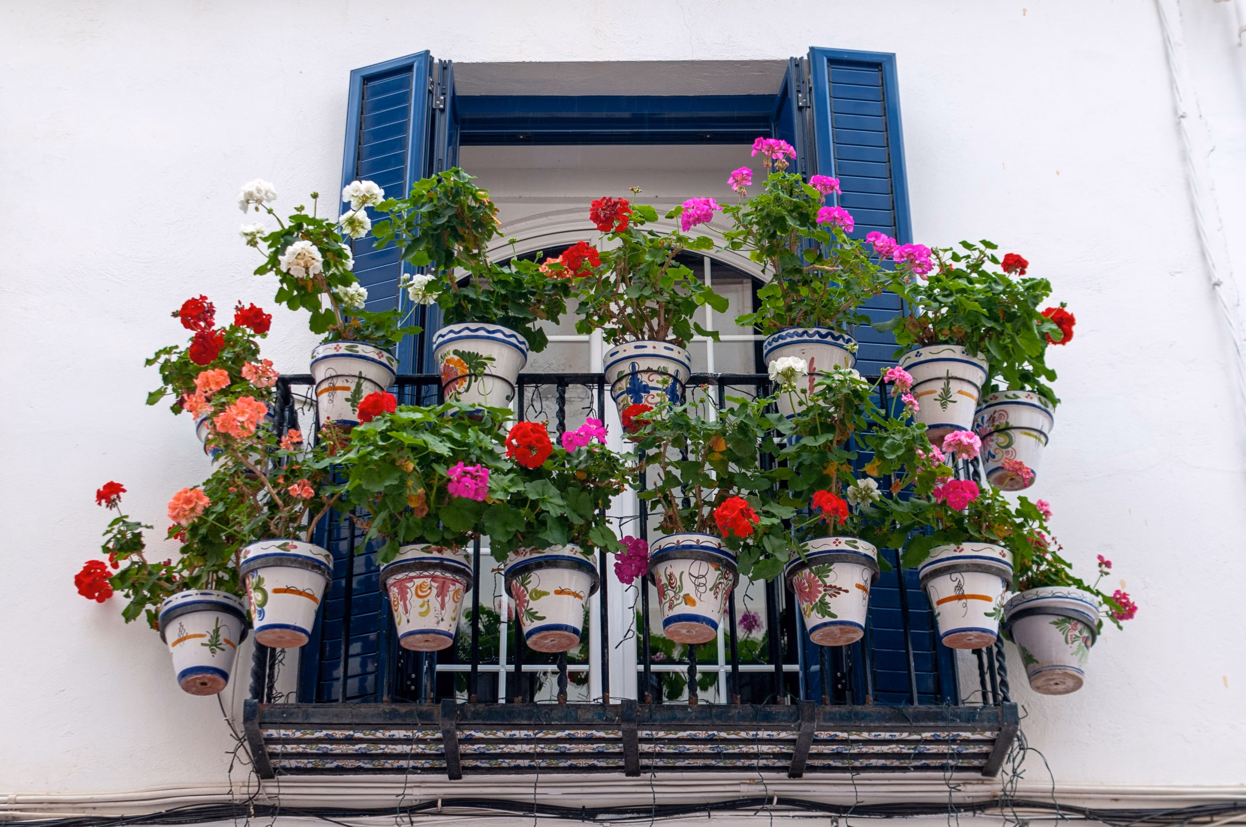 Tiny Patio, Big Potential: Organizing a Functional Balcony Garden in Small Spaces